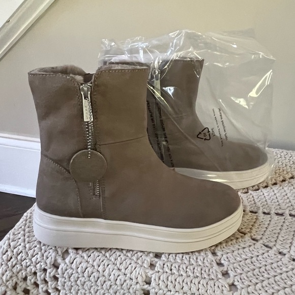 New in Box J/Slides Taupe Suede Lux Faux Fur-Lined, Truly Double-Zip Ankle Boots - Picture 3 of 7